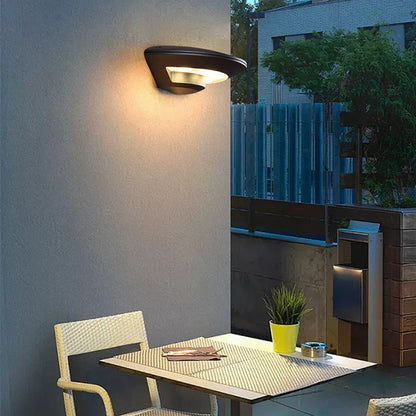 Minimalist Disc-Shaped Wall Lamp