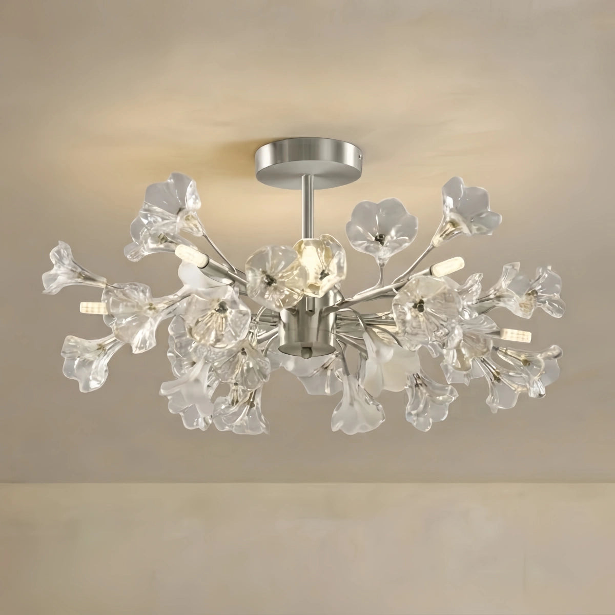 Lámpara de araña moderna de rama Velora – Flor de cristal de cobre y plata para sala de estar / dormitorio