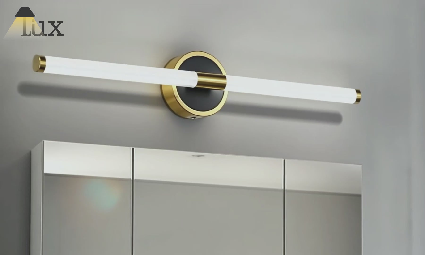 Lámpara de pared minimalista Arcato con espejo frontal para baño